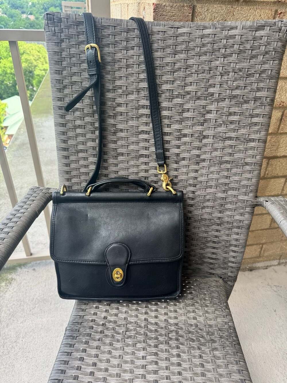 Vintage Coach Willis Crossbody Bag – Black Glove-Tanned Leather